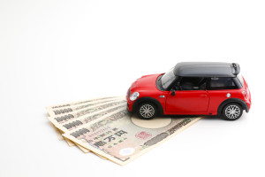 自動車にかかる費用