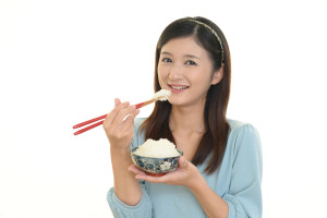 ご飯を食べる