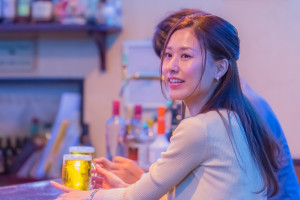 街コンを楽しむ男女