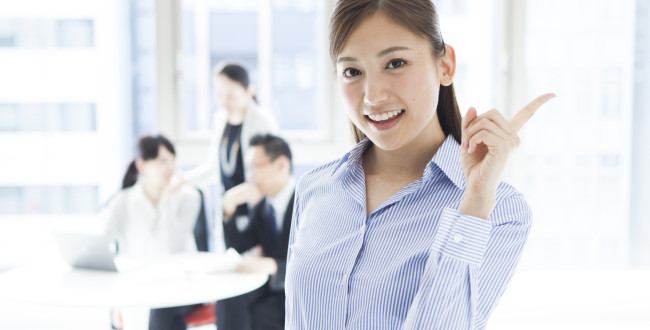 職場で元気な女性
